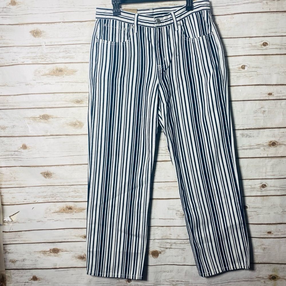 Levis Women’s low pro mid rise straight leg‎ Navy and White jeans size 31/30